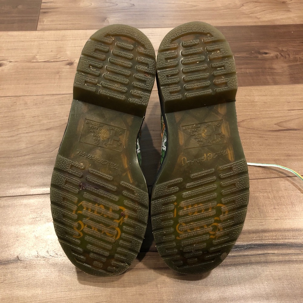SOLD Limited edition shamrock Dr. Martens - Picture 8 of 8